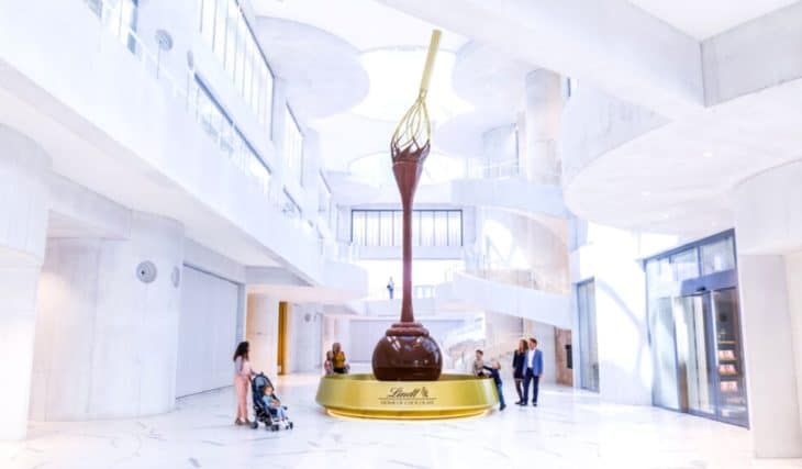La plus grande fontaine de chocolat du monde est en Suisse